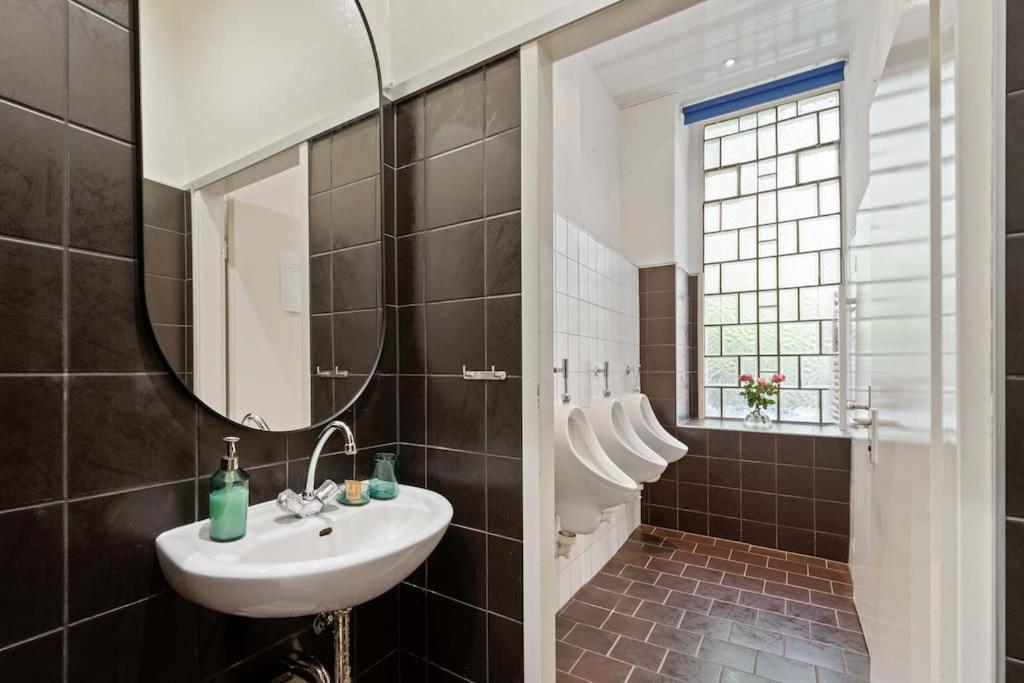 Apartment 33 O, 4 And Whirlpool